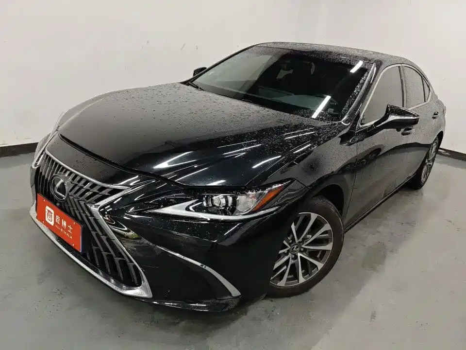Lexus ES 300h Excellence Edition 2023