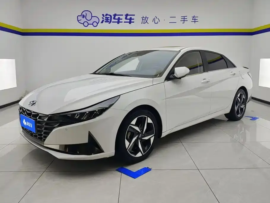 Hyundai Elantra 1.5L CVT LUX Premium Edition 2020