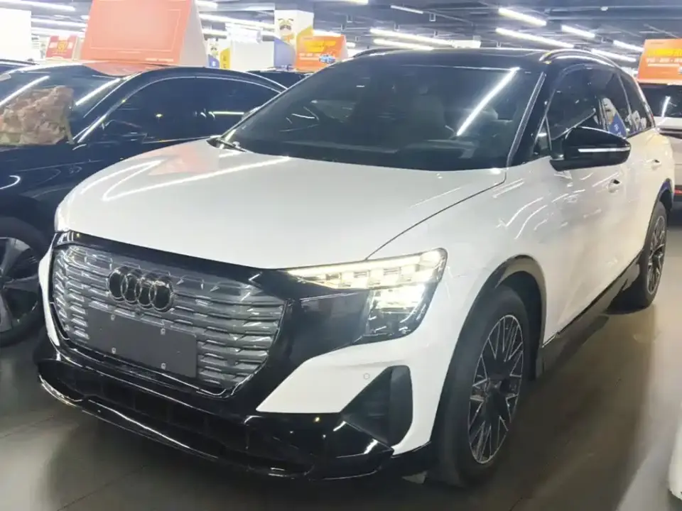 Audi Q5 e-tron 40 e-tron Starlight Edition Mecha Package 2024