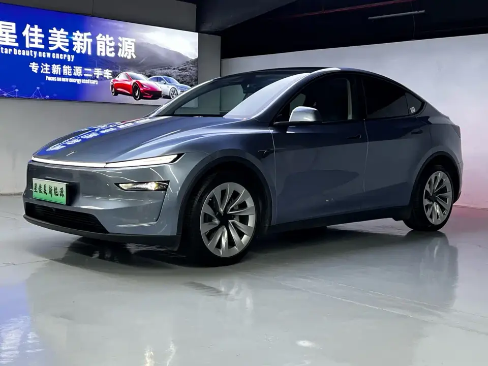 Tesla Model Y Rear-Wheel Drive 2025