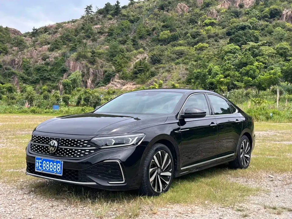 Volkswagen Passat Outstanding 380TSI Starlight Dragon Soaring Edition 2024