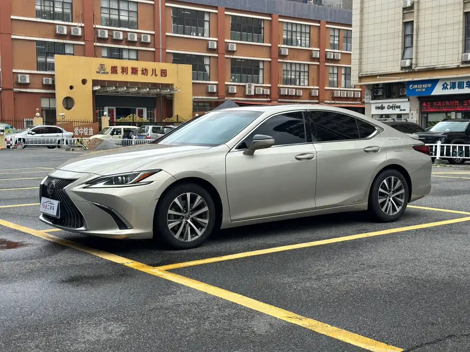 Lexus ES 300h Excellence Edition China V 2019