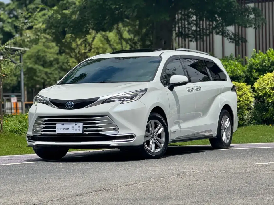 Toyota Sienna 2.5L Hybrid Platinum Edition 2022