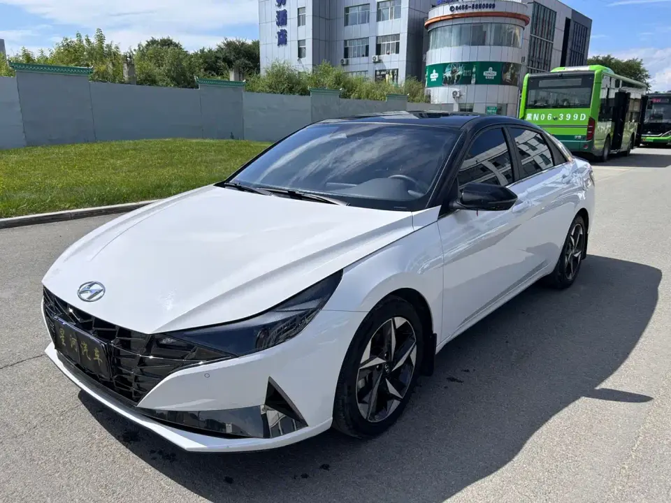 Hyundai Elantra 240TGDi DCT LUX Premium Edition 2022