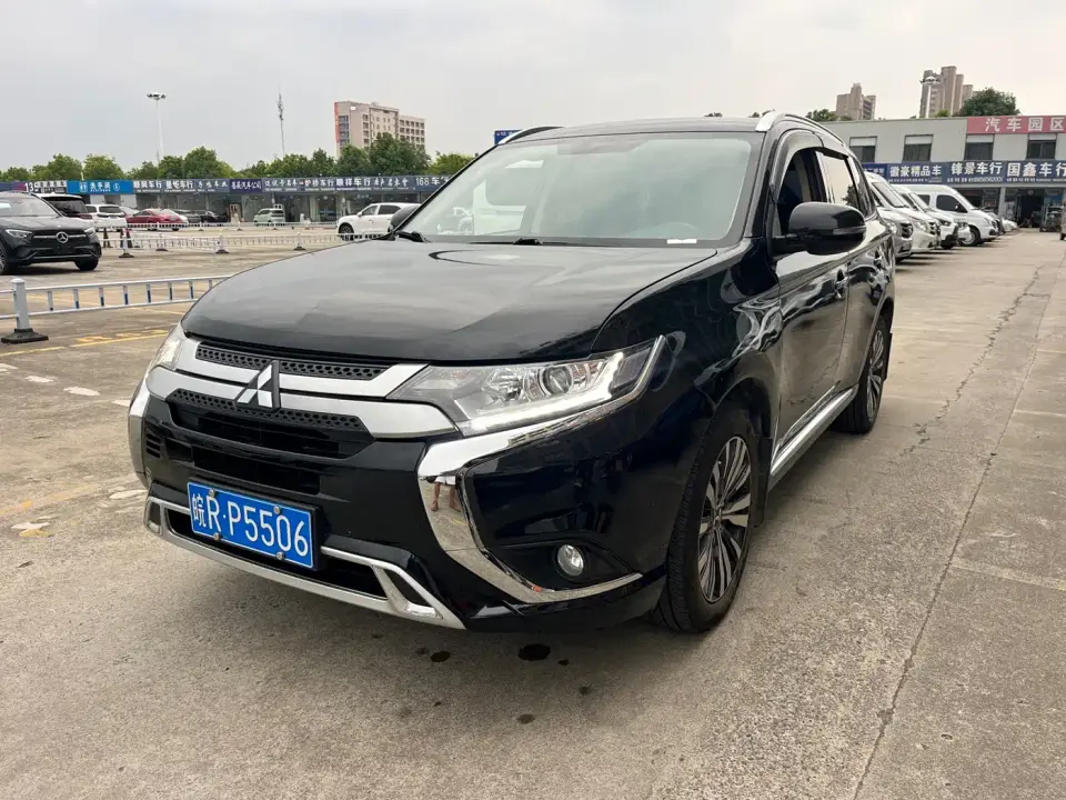 Mitsubishi Outlander 2.0L 2WD Premium 5-seater 2022