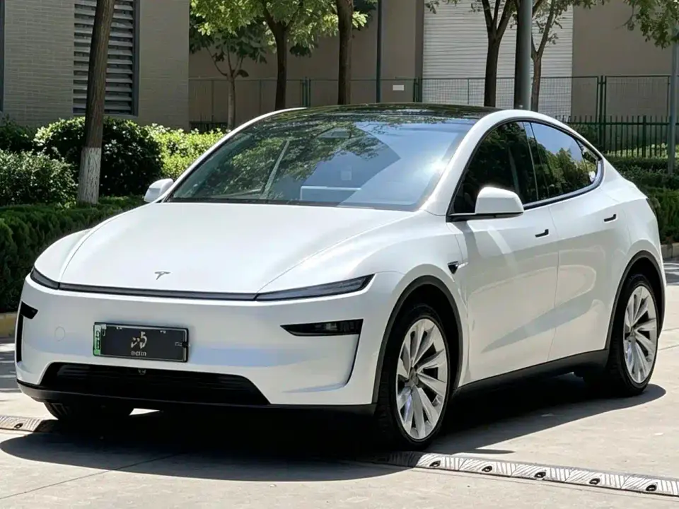 Tesla Model Y Model Long Range All-Wheel Drive Launch Edition 2025