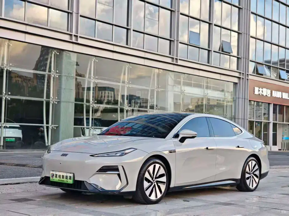 Geely Galaxy Galaxy E8 665km RWD Starship Voyager Edition 2024