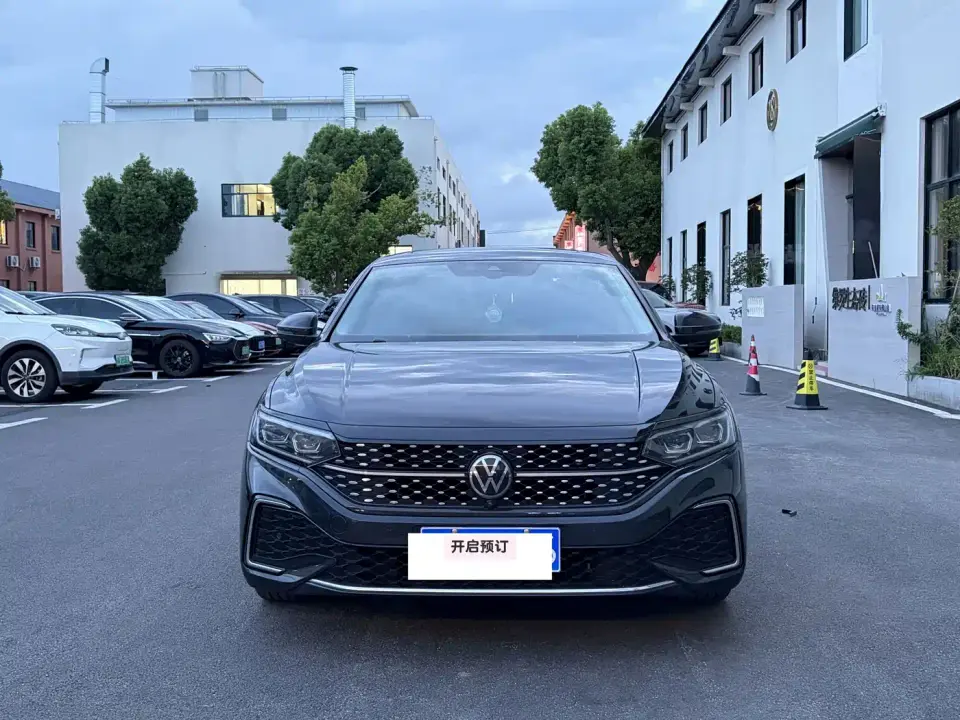 Volkswagen Passat 380TSI Starlight Flagship Edition 2024
