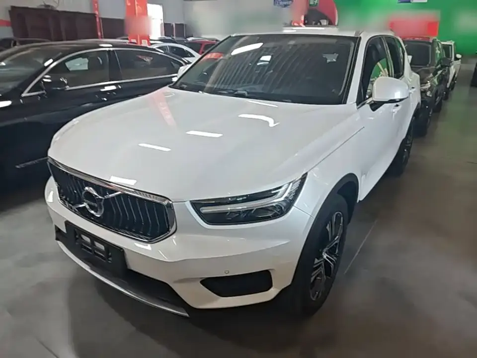 Volvo XC40 Model T4 AWD Smart Vision Luxury Edition 2022