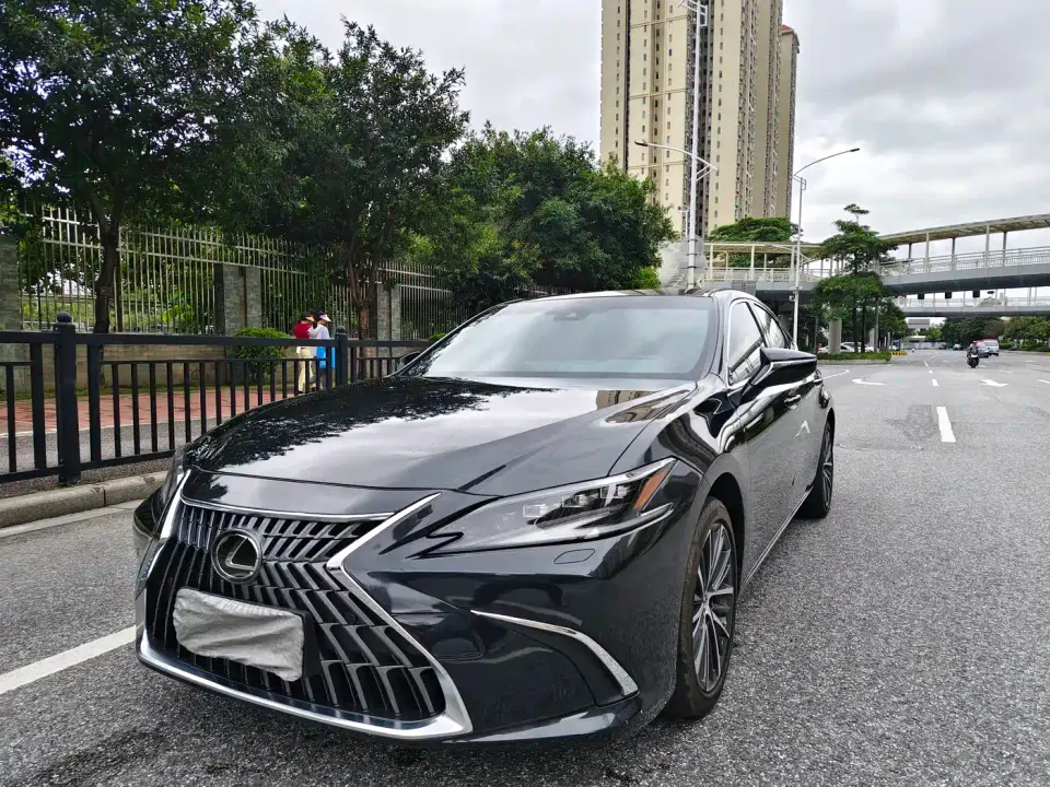 Lexus ES 300h Ultimate Edition 2024