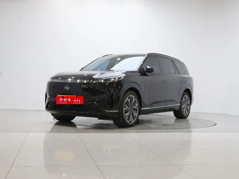 Dongfeng Yipai eπ008 210Ultra Ruyi Edition 5-Seater 2025