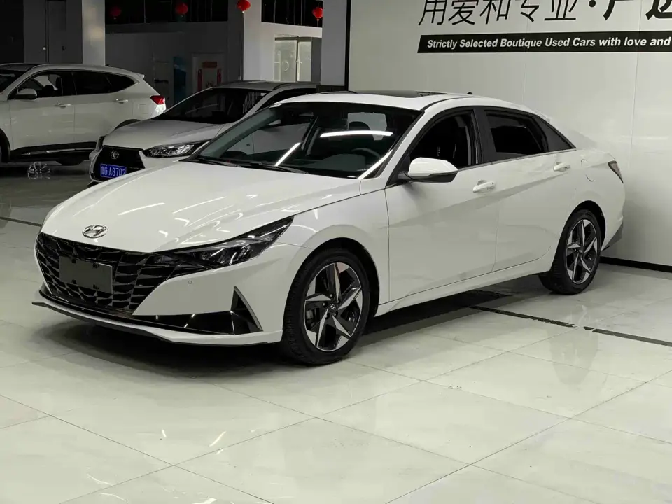 Hyundai Elantra 1.5L CVT LUX Premium Edition 2022