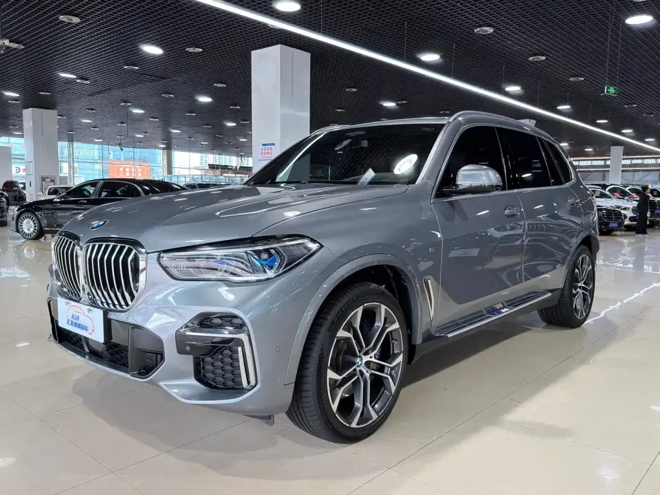 BMW X5 xDrive 40Li Premium M Sport Package 2022