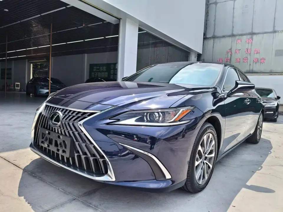 Lexus ES 200 Excellence Edition 2023
