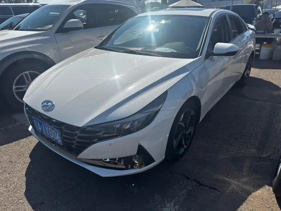Hyundai Elantra 1.5L CVT LUX Premium Edition 2023