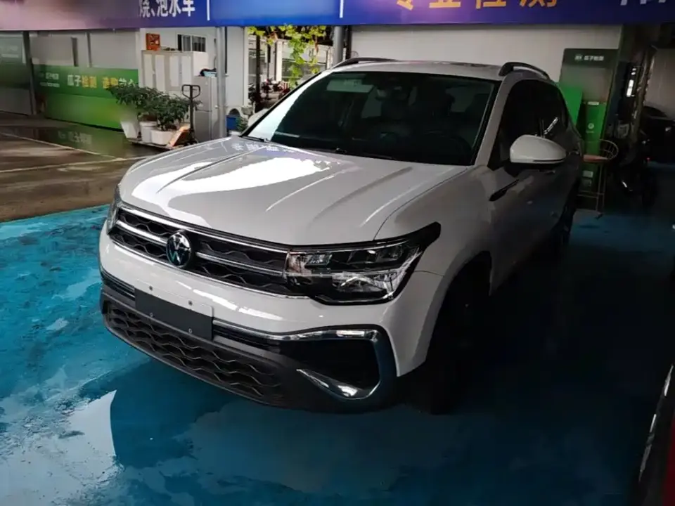 Volkswagen Tharu 300TSI 2WD Bright Moon Edition 2023