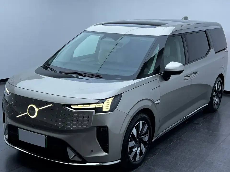 Volvo EM90 Ultra Six-Seater 2024