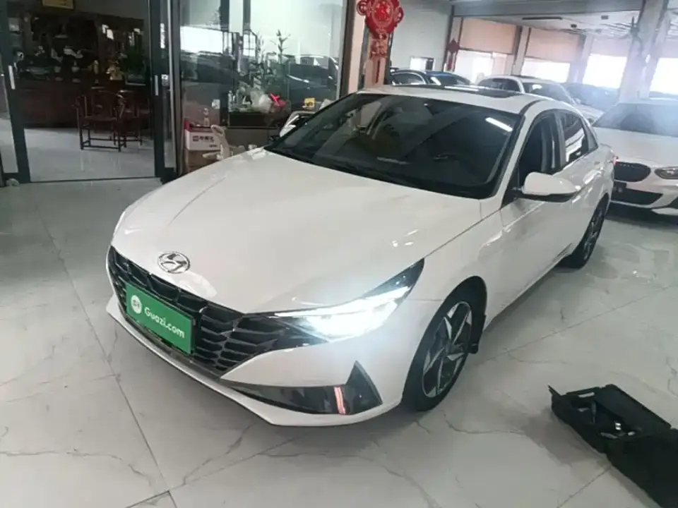 Hyundai Elantra 1.5L CVT LUX Premium Edition 2022