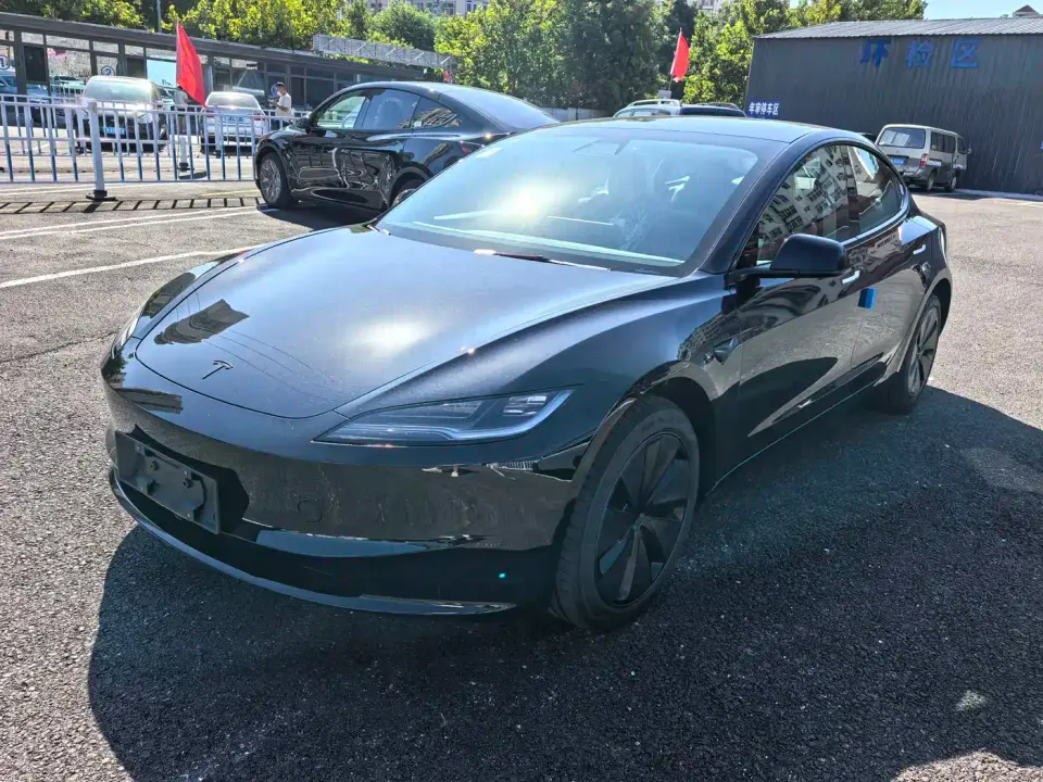 Tesla Model 3 Model Year Facelift Rear-Wheel Drive 2026