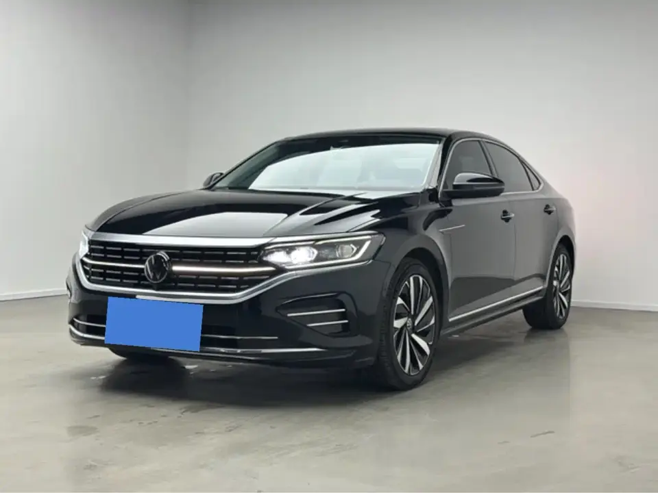 Volkswagen Passat Facelift 330TSI Luxury Edition 2023