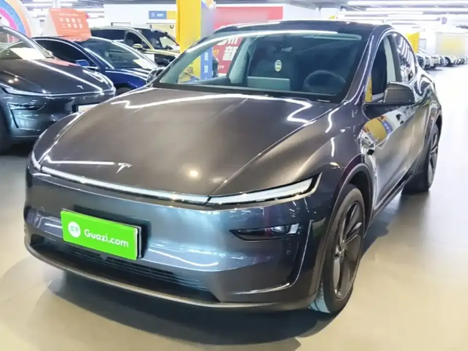 Tesla Model Y Rear-Wheel Drive 2025