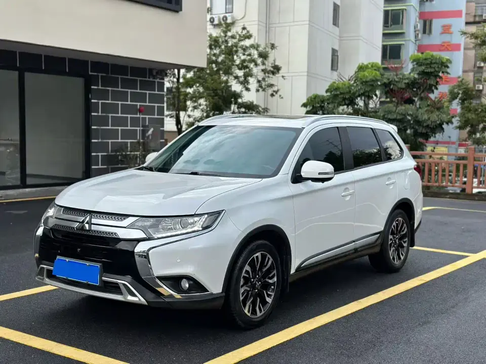 Mitsubishi Outlander 2.0L 2WD Enjoy 7-Seater China VI 2020