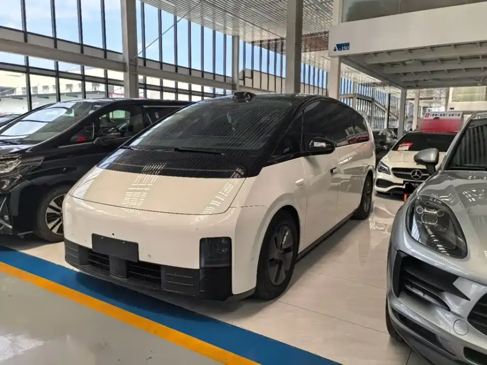 Li Auto MEGA Ultra 2025