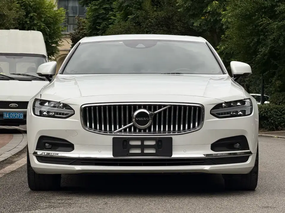 Volvo S90 Model B5 Momentum Luxury Edition 2021
