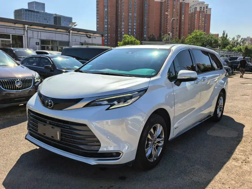 Toyota Sienna 2.5L Hybrid 4WD Premium Edition 2025