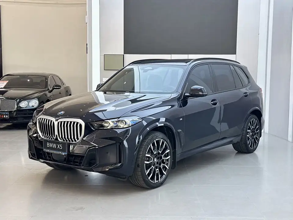 BMW X5 xDrive 40Li M Sport Black Night Package 2024