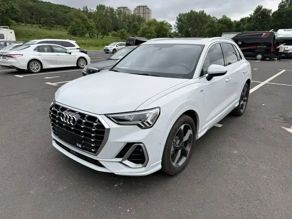 Audi Q3 35 TFSI Fashion Dynamic (1.4T) 2023