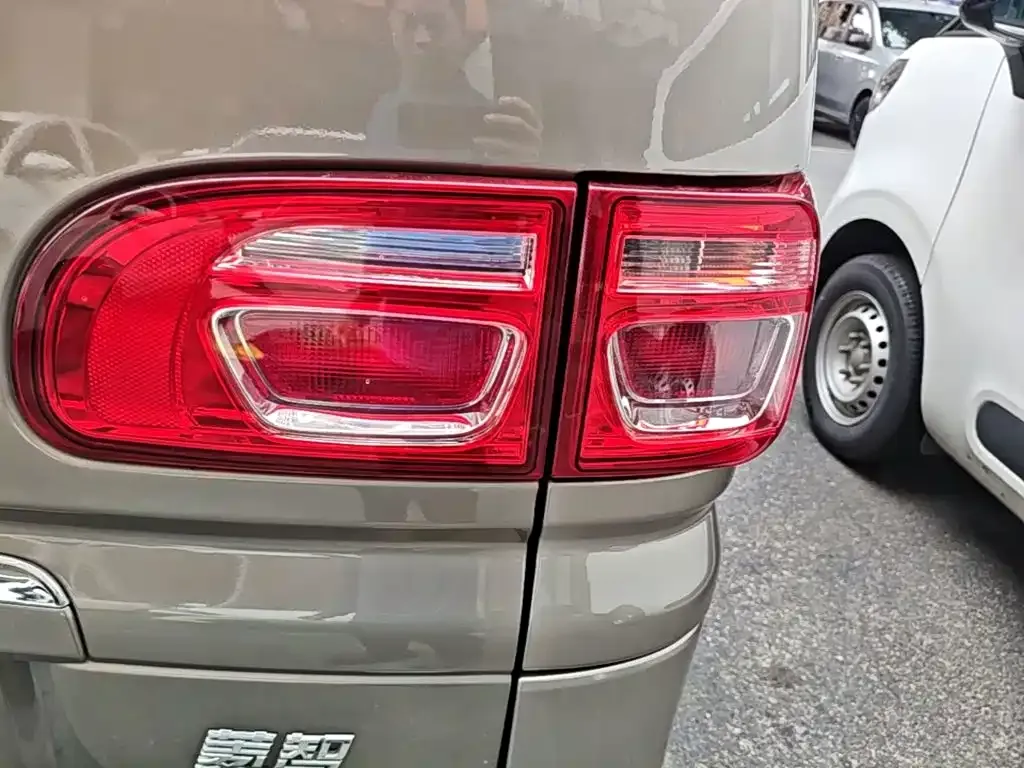 Dongfeng Fengxing Lingzhi New Energy Standard Luxury Model 7-Seater 2023 — фото 8