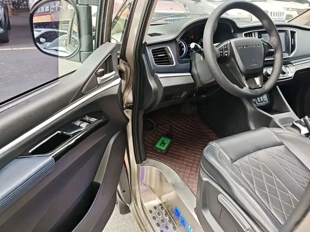 Dongfeng Fengxing Lingzhi New Energy Standard Luxury Model 7-Seater 2023 — фото 16