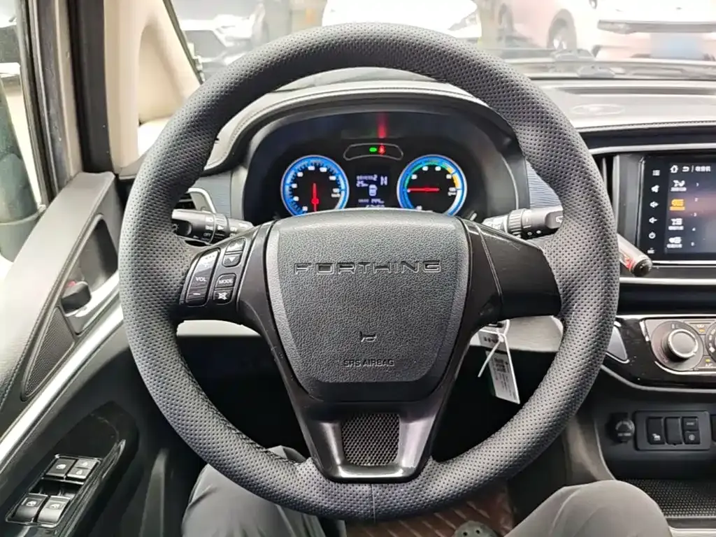 Dongfeng Fengxing Lingzhi New Energy Standard Luxury Model 7-Seater 2023 — фото 11