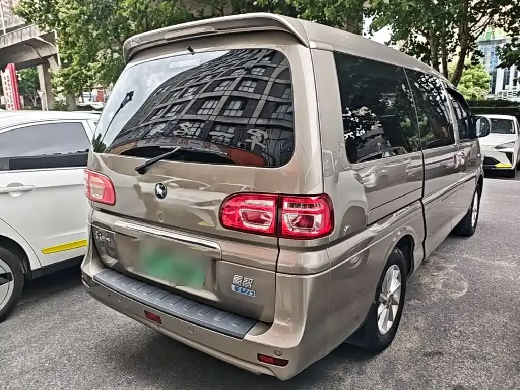 Dongfeng Fengxing Lingzhi New Energy Standard Luxury Model 7-Seater 2023 — фото 7