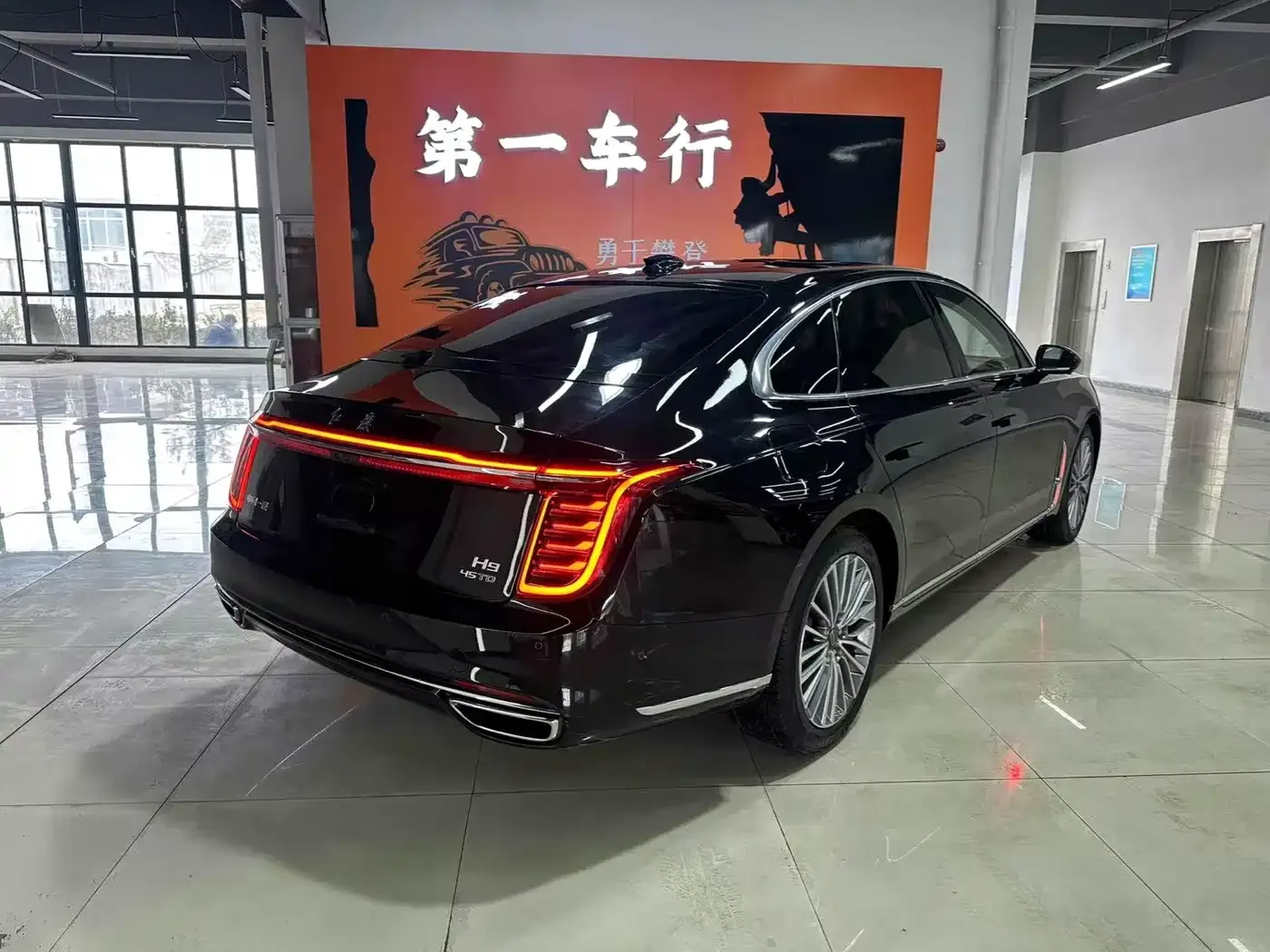 Hongqi H9 2.0T Smart Connection Qi Chang Edition 2021 — фото 3