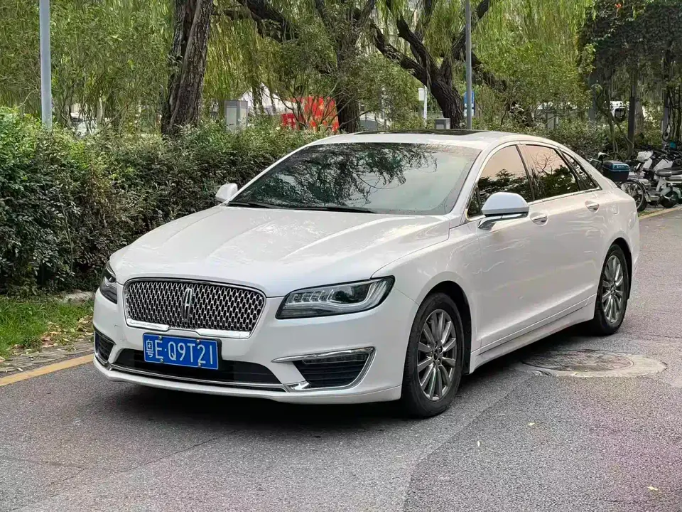 Lincoln MKZ 2.0T Premium Edition 2021
