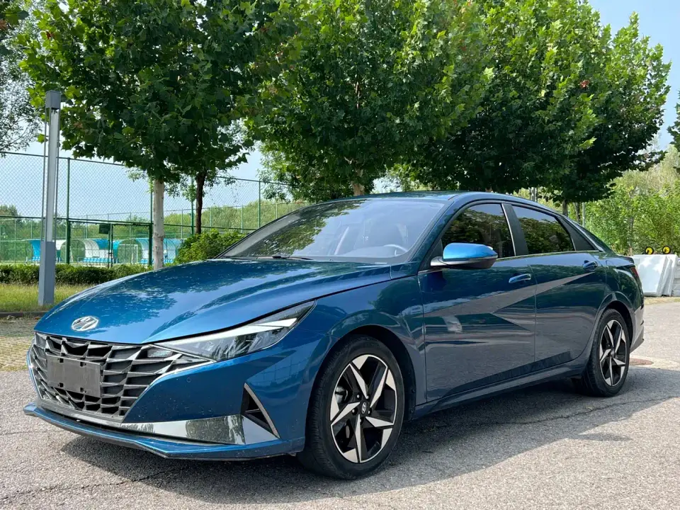 Hyundai Elantra 1.5L CVT LUX Premium Edition 2022