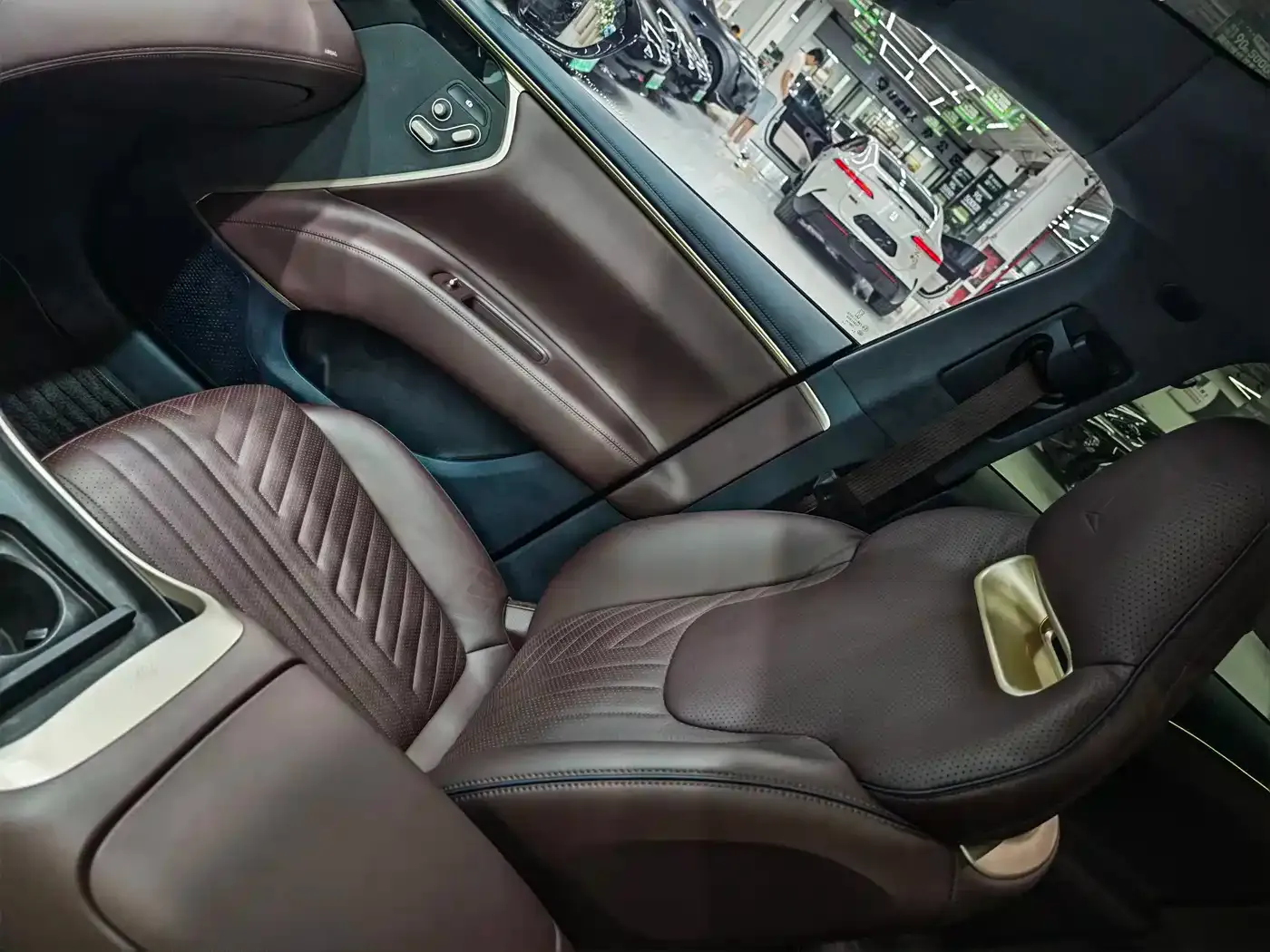 Avatr 11 Extended Range Dual Motor Luxury Edition 4-Seater 2023 — фото 10