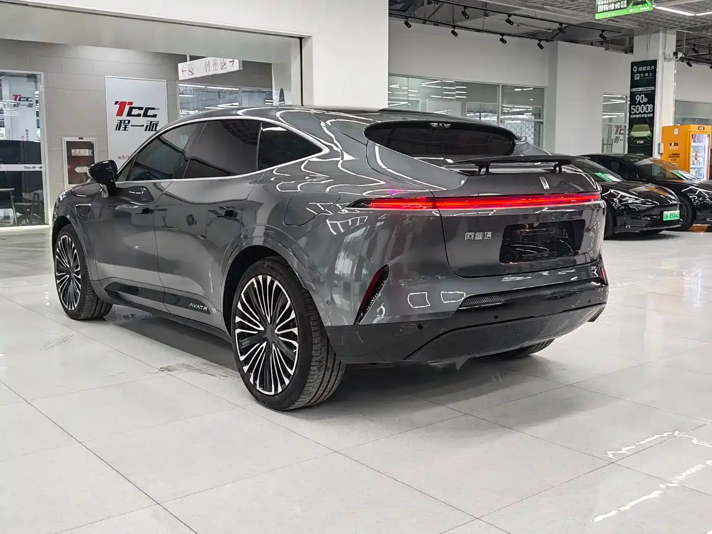 Avatr 11 Extended Range Dual Motor Luxury Edition 4-Seater 2023 — фото 19