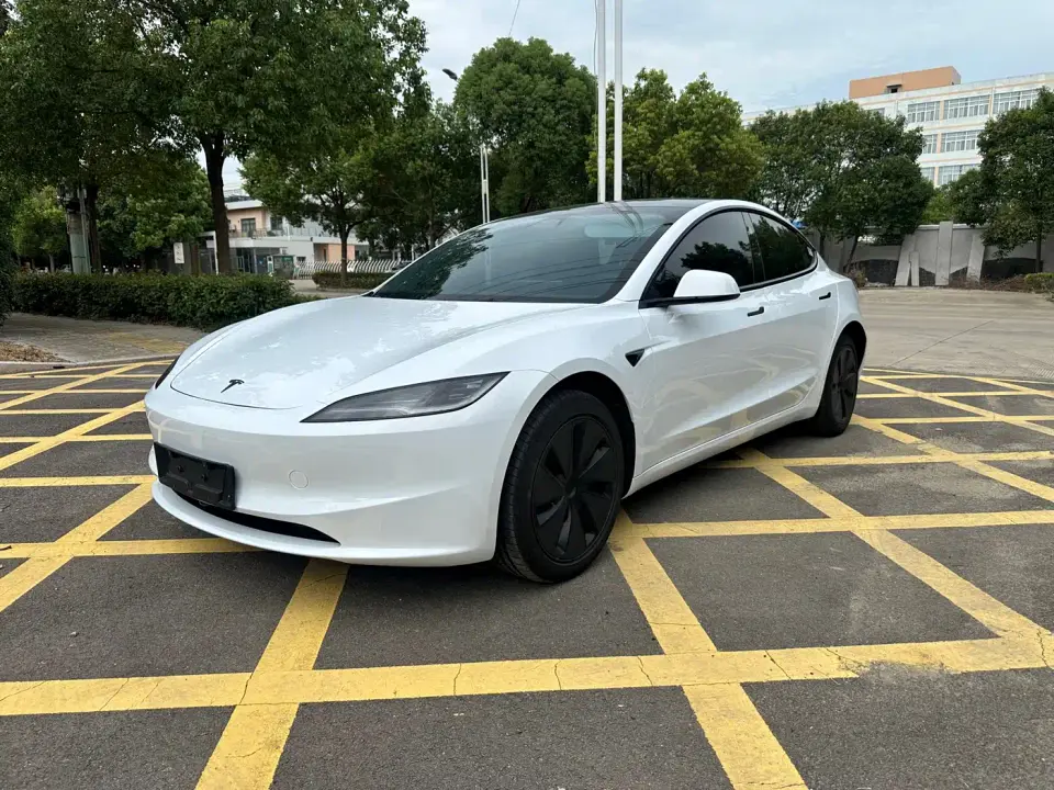 Tesla Model 3 Model Year Facelift Long Range Rear-Wheel Drive 2026