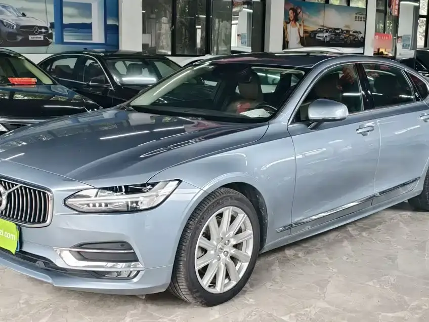 Volvo S90 T5 Momentum Luxury Edition 2019