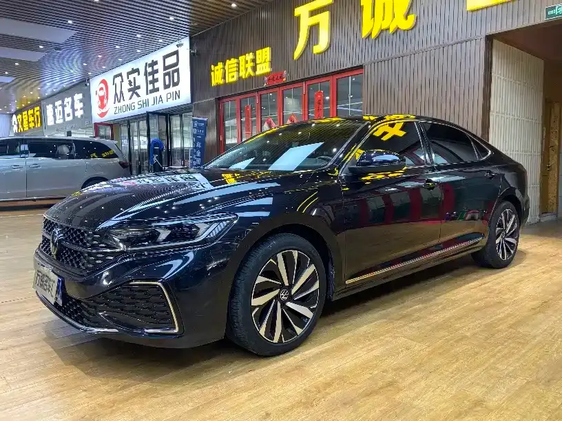 Volkswagen Passat 330TSI Starlight Elite Edition 2023