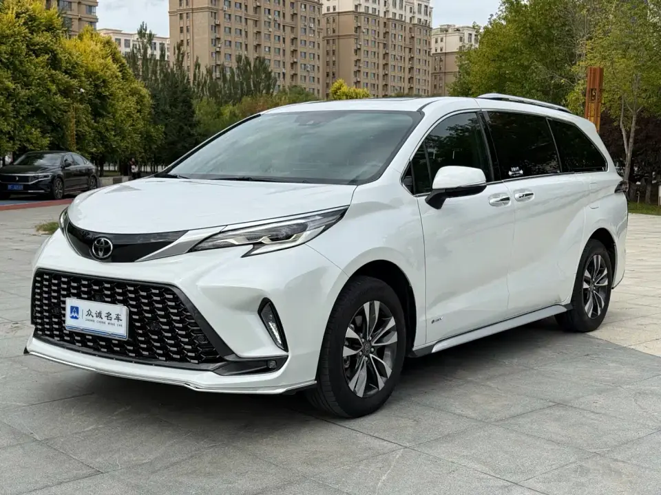 Toyota Granvia 2.5L Hybrid Premium PLUS 4WD Edition 2024