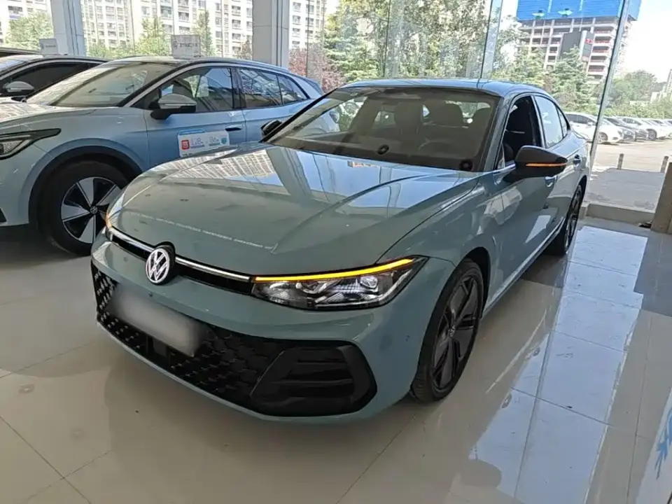 Volkswagen Passat Model Pro 380TSI Starlight Dragon Premium Edition 2024