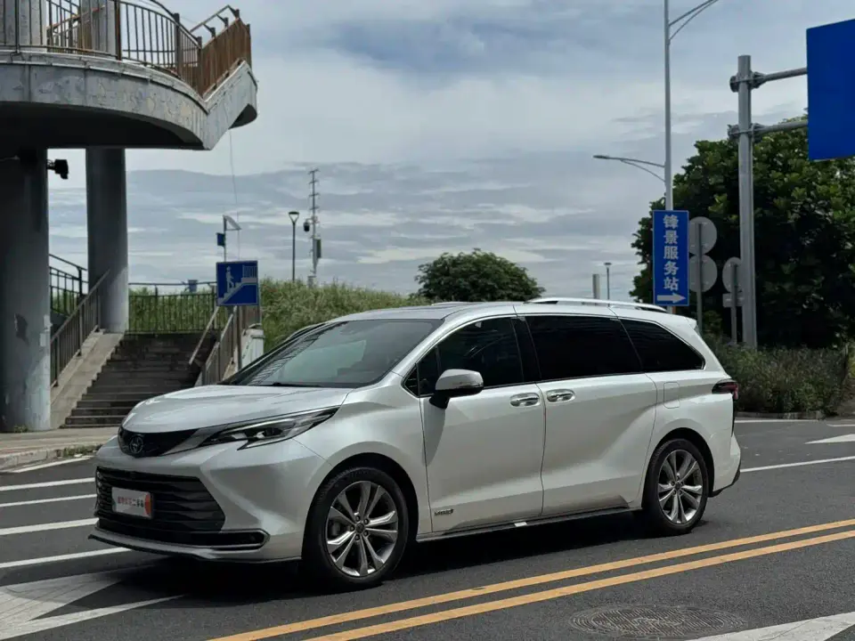 Toyota Sienna 2.5L Hybrid Ultimate Edition 2023