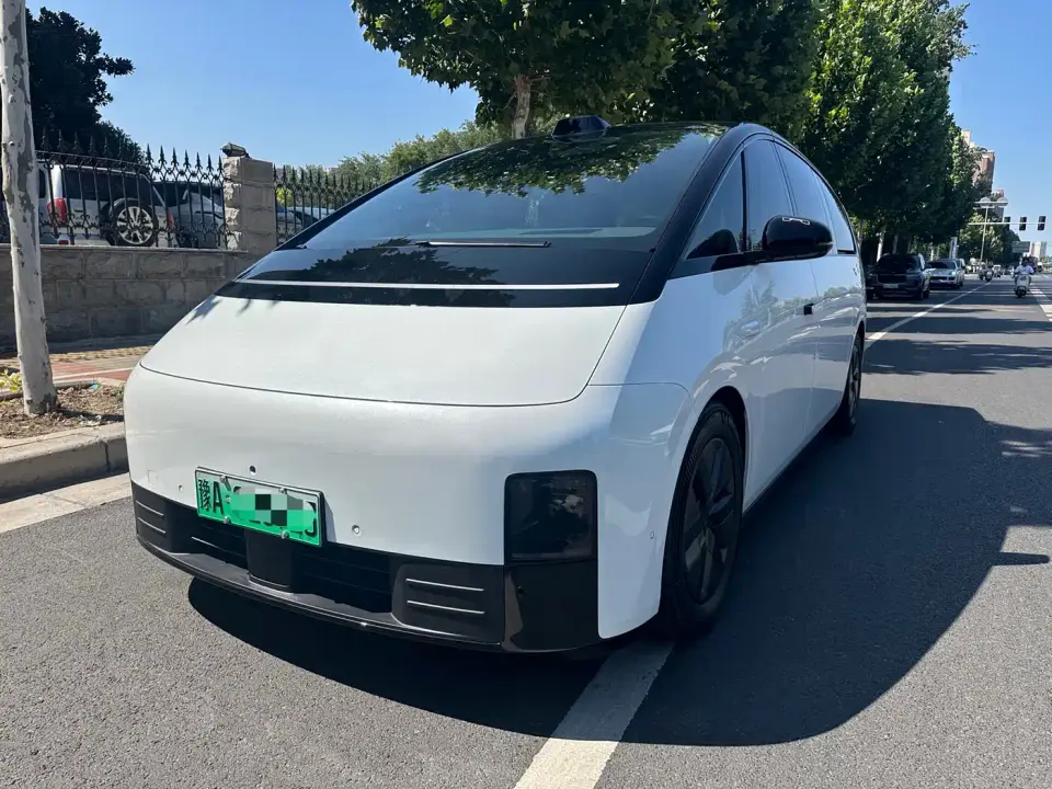 Li Auto MEGA Ultra 2025