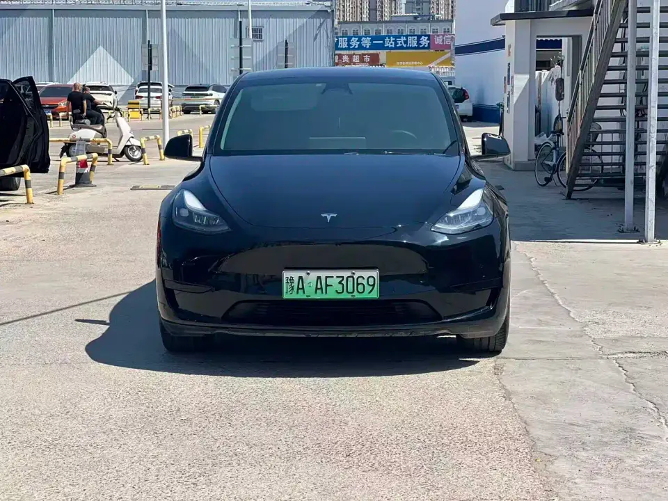Tesla Model Y Rear-Wheel Drive Edition 2023