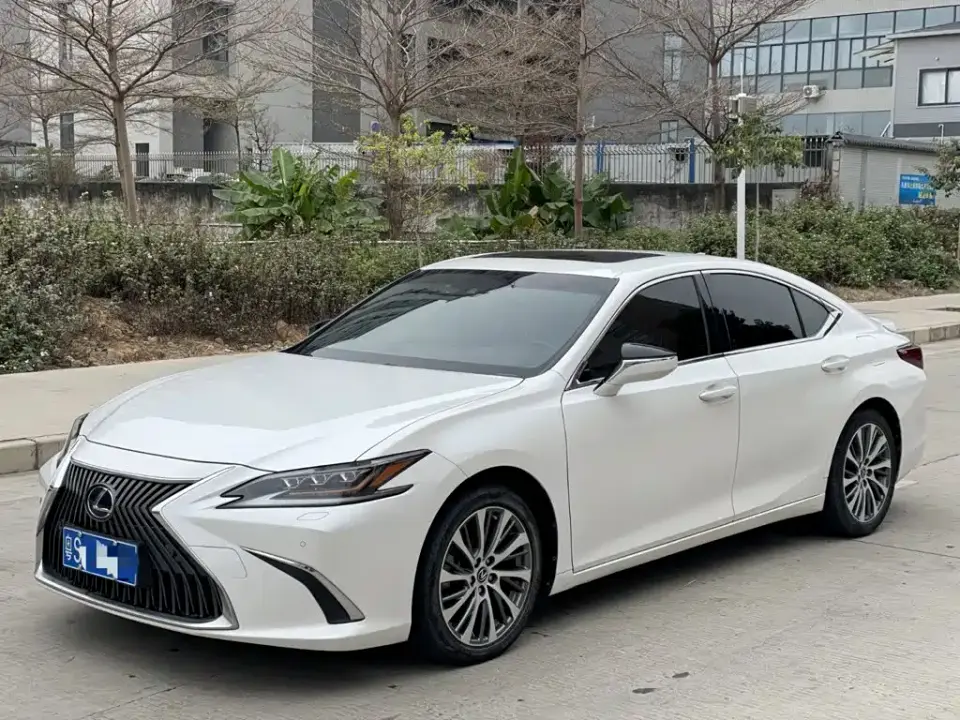 Lexus ES 300h Luxury Edition 2021