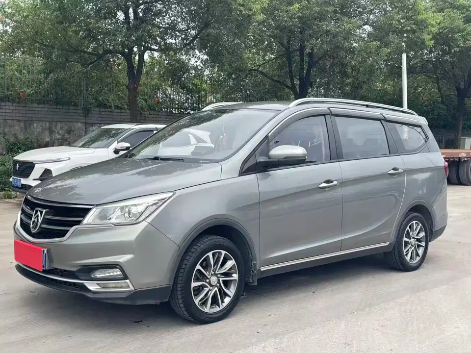 Baojun 730 1.5T Manual Fashion Edition 7-Seater China VI 2020